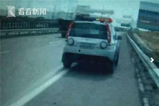交警看吃瓜群众反应视频,瞬间引发网友热议