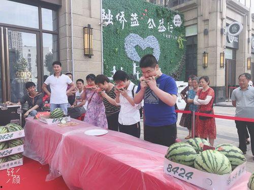 吃瓜群众办事处,网络舆论场中的“民间侦探”